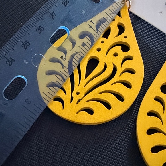 Elegant Yellow Teardrop Earrings - Picture 6 of 6